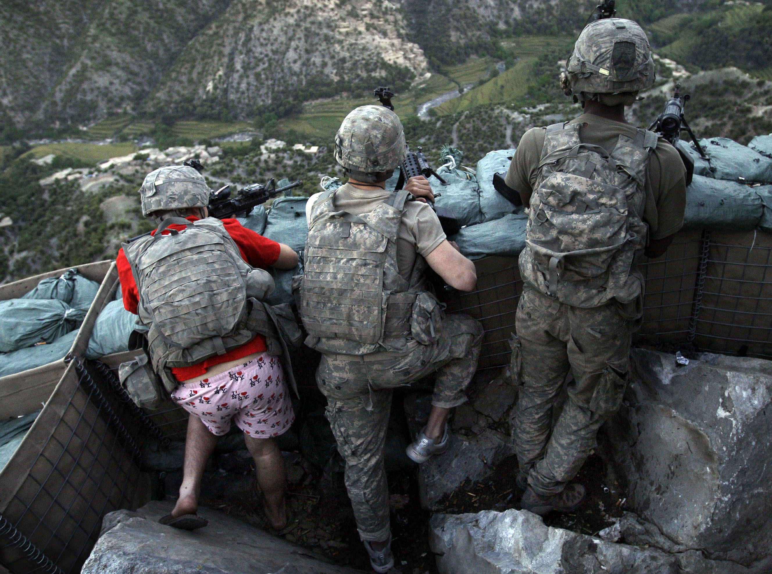 Photo of U.S. soldier in pink boxers turns iconic News, Sports, Jobs Lawrence JournalWorld